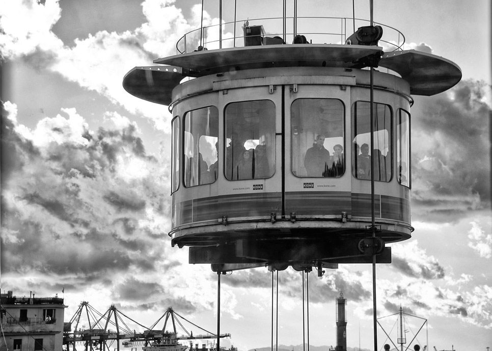 SGUARDO SU GENOVA E DINTORNI mostra fotografica di Orietta Bay