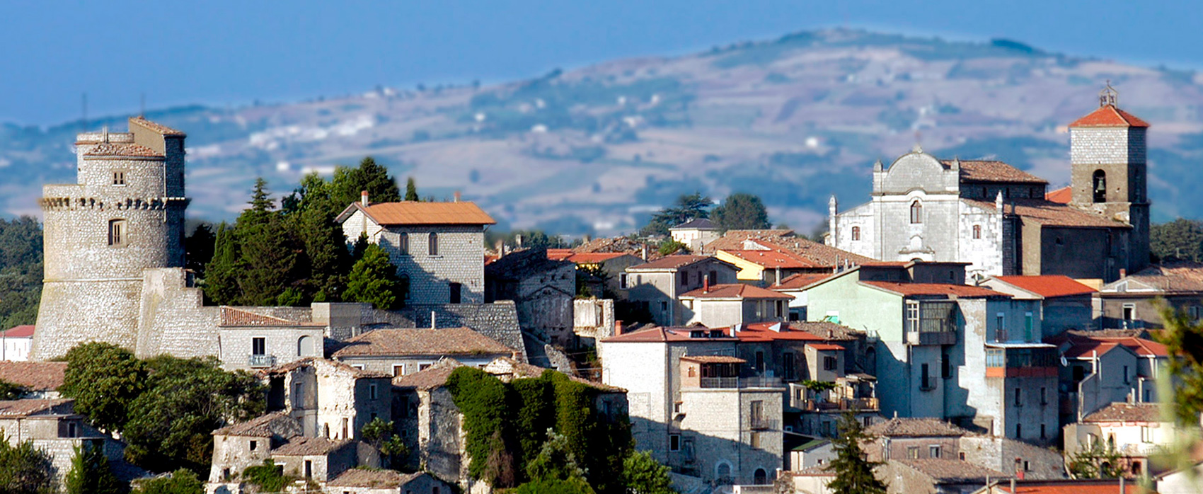 Dalla “Sala Papa Giovanni Paolo II” alla Torre del Centro storico di Pontelandolfo