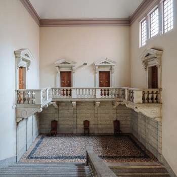 Lo scalone monumentale dell'Archivio di Stato di Bologna